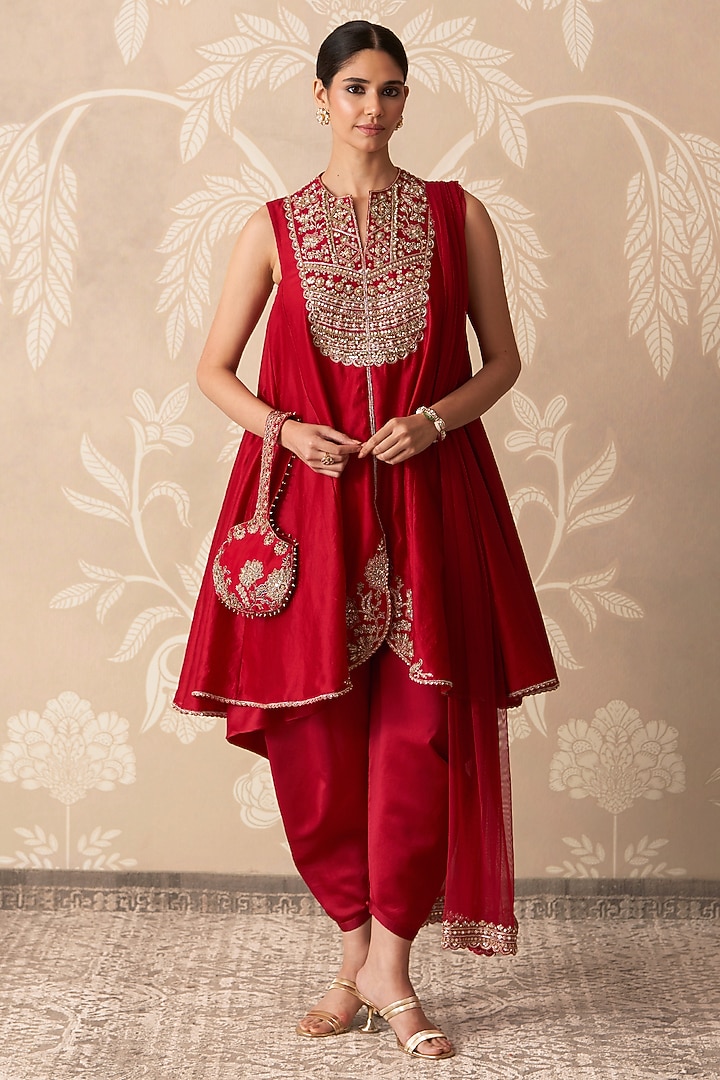 Red Chanderi Embroidered Kalidar Kurta Set by Ridhi Mehra at Pernia's Pop Up Shop