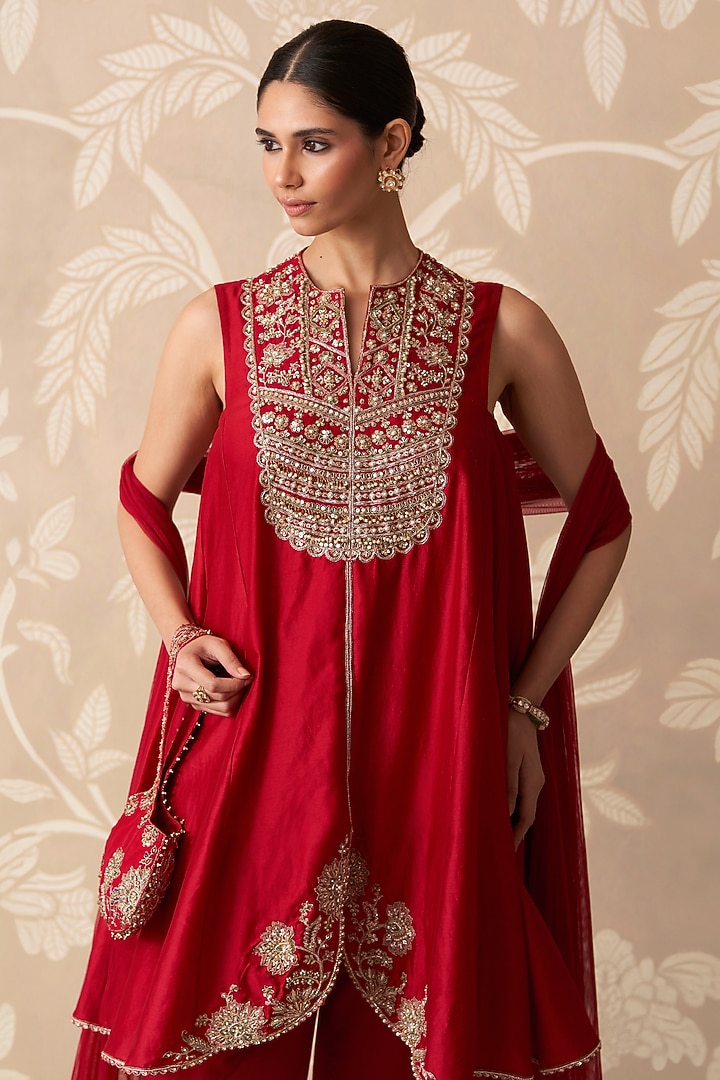 Red Chanderi Embroidered Kalidar Kurta Set by Ridhi Mehra at Pernia's Pop Up Shop