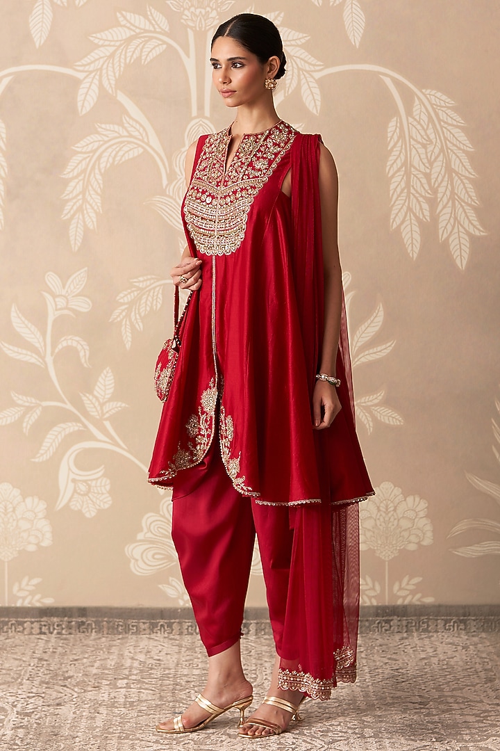 Red Chanderi Embroidered Kalidar Kurta Set by Ridhi Mehra at Pernia's Pop Up Shop