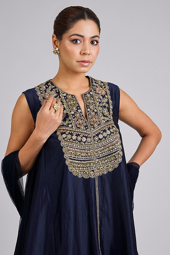 Navy Chanderi Embroidered Kurta Set by Ridhi Mehra at Pernia's Pop Up Shop
