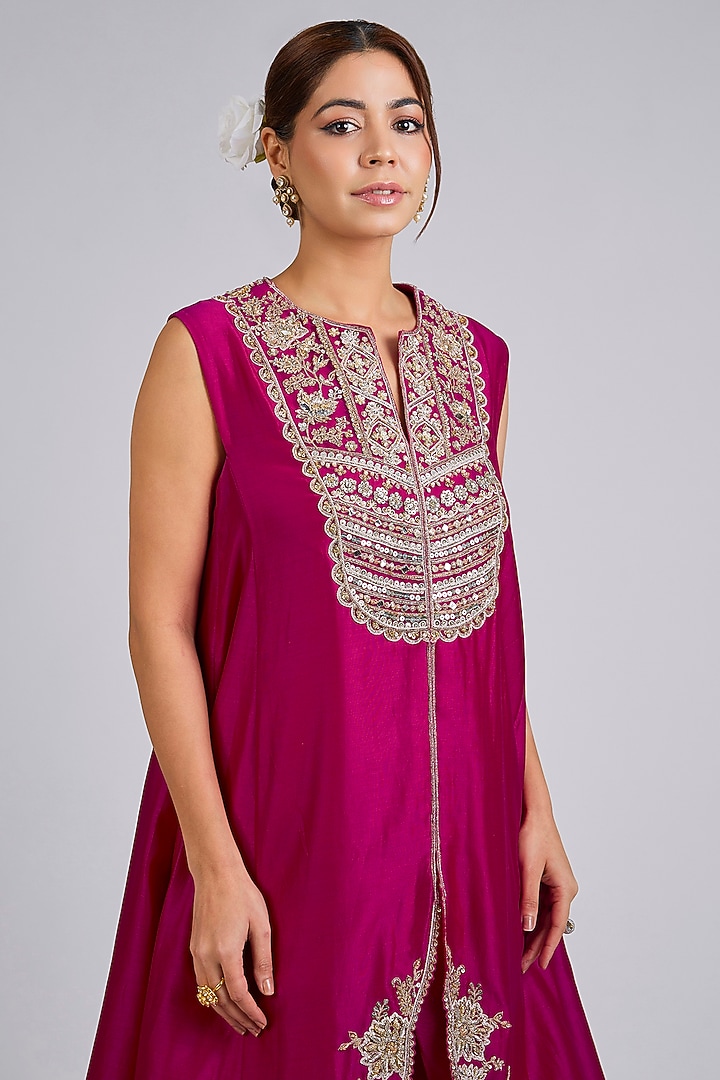 Fuchsia Chanderi Embroidered Kurta Set by Ridhi Mehra at Pernia's Pop Up Shop