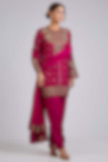 Fuchsia Organza Embroidered Kurta Set by Ridhi Mehra at Pernia's Pop Up Shop
