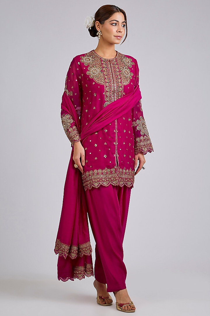 Fuchsia Organza Embroidered Kurta Set by Ridhi Mehra at Pernia's Pop Up Shop