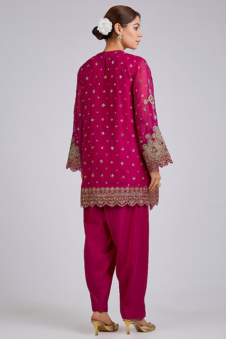 Fuchsia Organza Embroidered Kurta Set by Ridhi Mehra at Pernia's Pop Up Shop