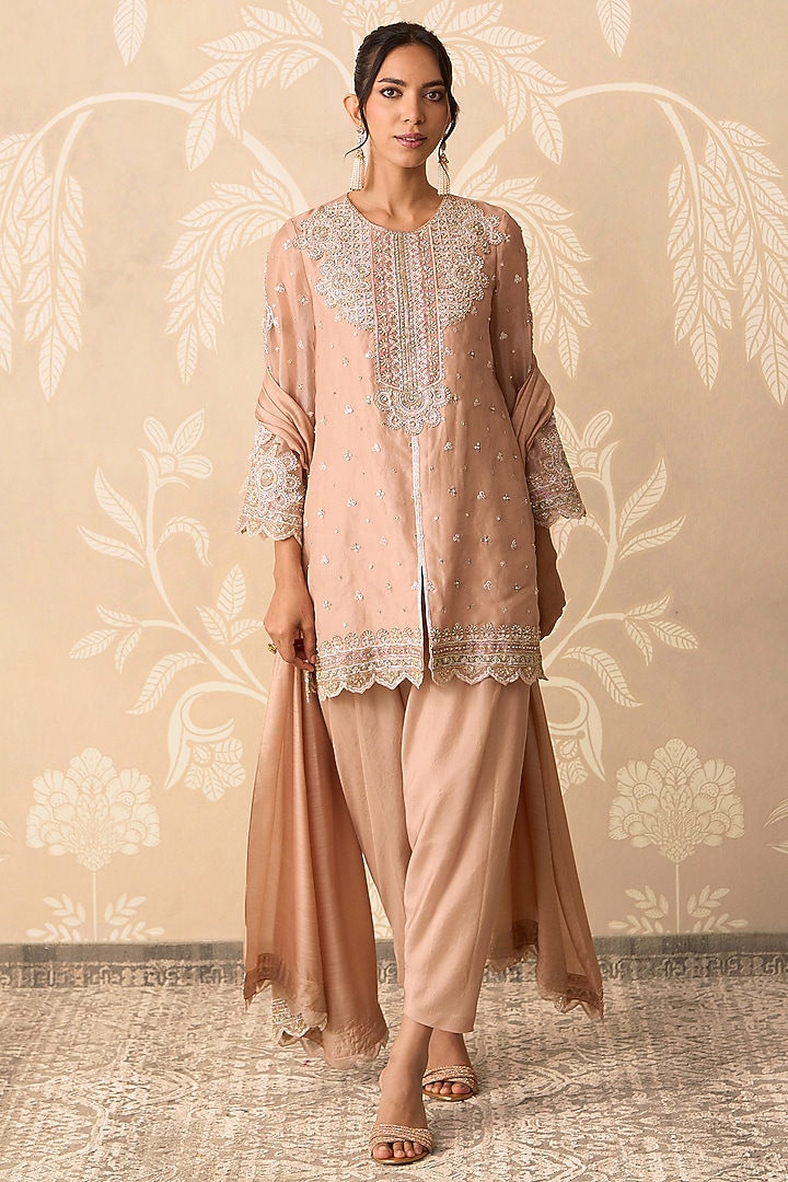Champagne Organza Embroidered Kurta Set by Ridhi Mehra at Pernia's Pop Up Shop