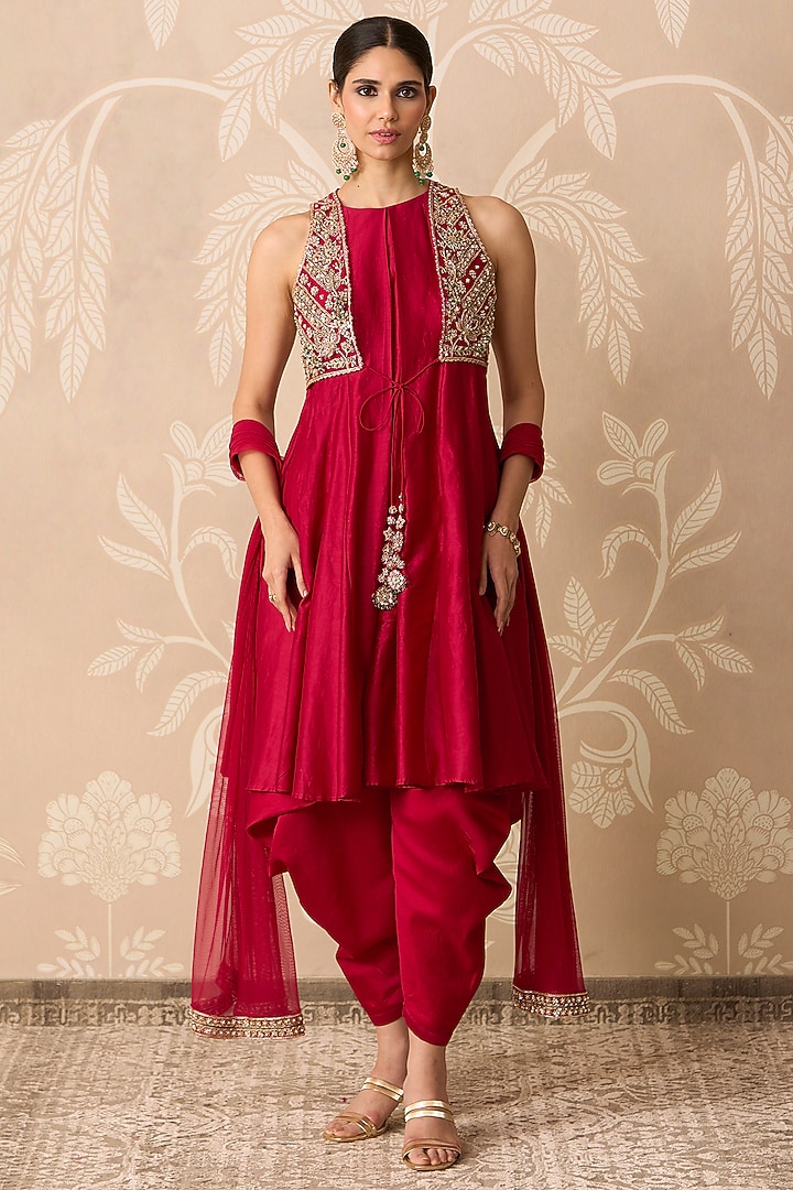 Red Chanderi Embroidered Kalidar Kurta Set by Ridhi Mehra at Pernia's Pop Up Shop