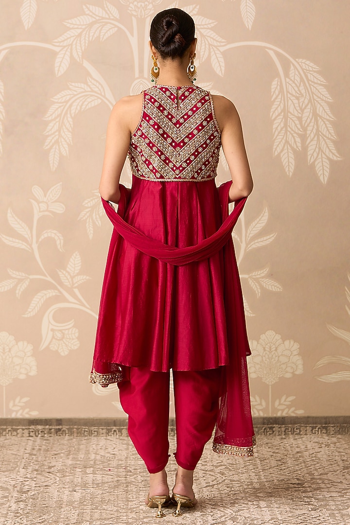 Red Chanderi Embroidered Kalidar Kurta Set by Ridhi Mehra at Pernia's Pop Up Shop