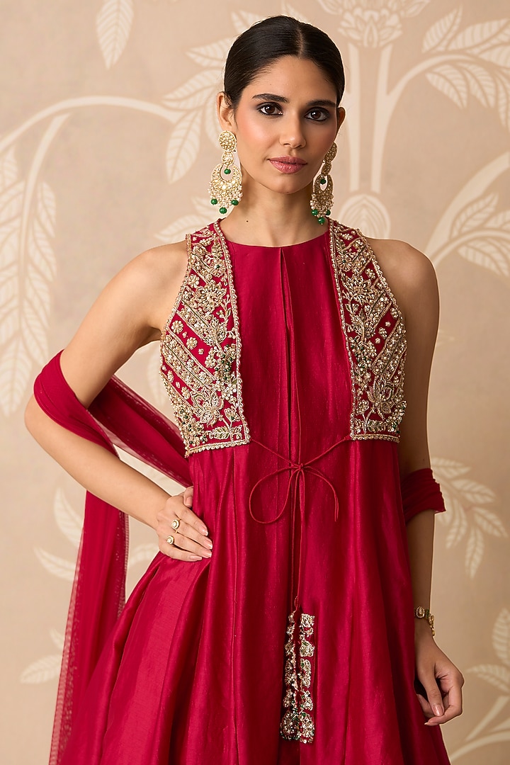 Red Chanderi Embroidered Kalidar Kurta Set by Ridhi Mehra at Pernia's Pop Up Shop