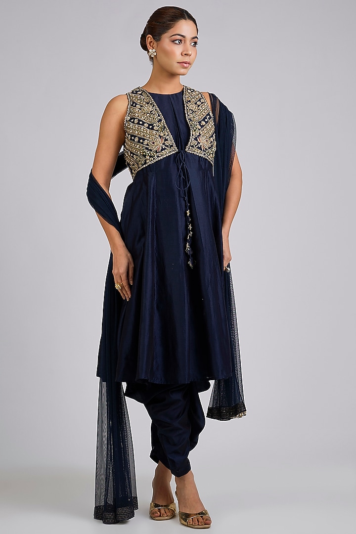 Navy Chanderi Embroidered Kurta Set by Ridhi Mehra at Pernia's Pop Up Shop