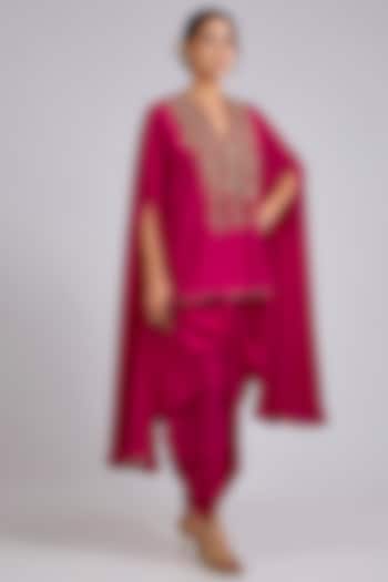 Fuchsia Silk Embroidered Cape Set by Ridhi Mehra at Pernia's Pop Up Shop