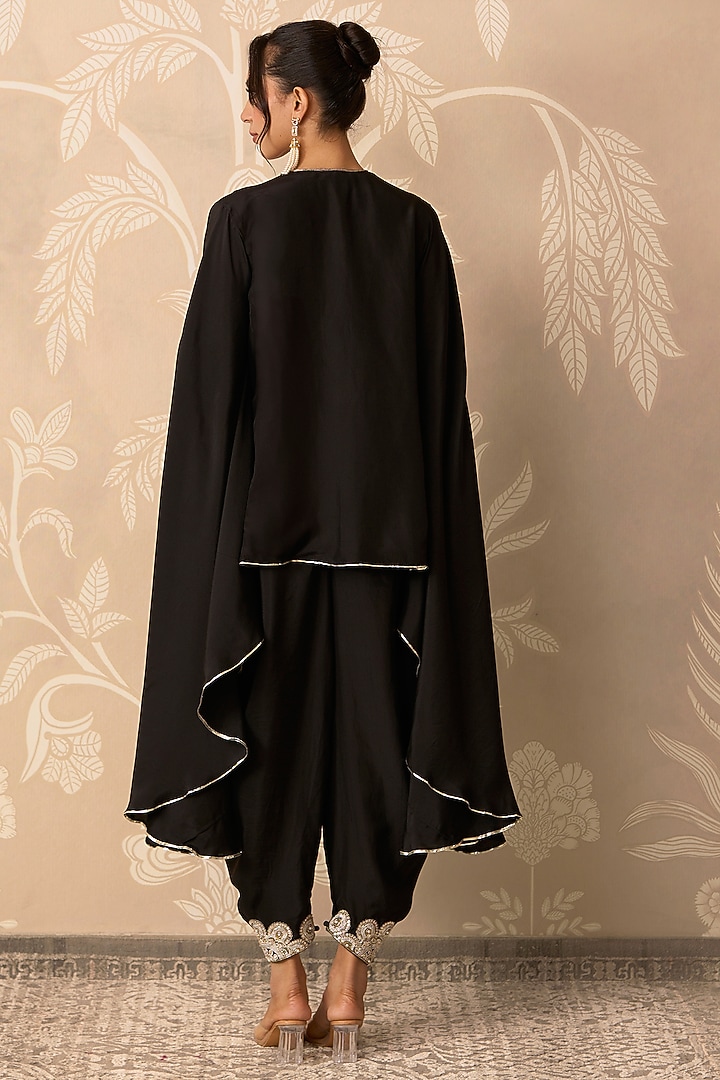 Black Silk Embroidered Cape Set by Ridhi Mehra at Pernia's Pop Up Shop