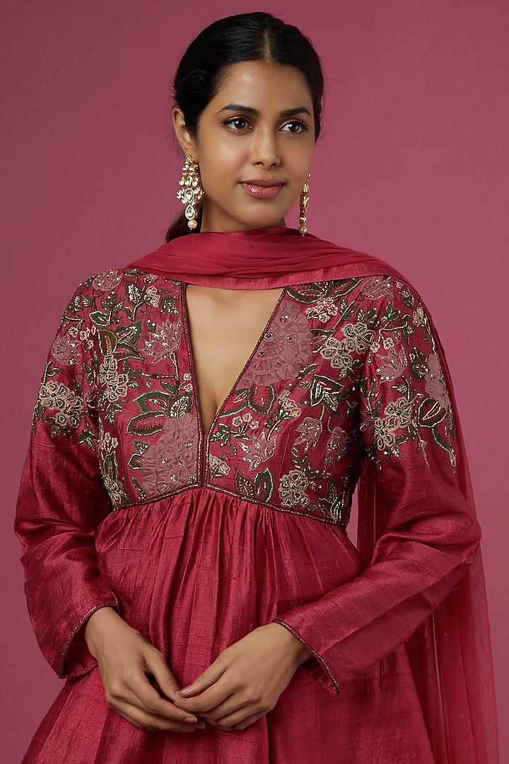 Deep Fuschia Raw Silk Gharara Set by Ridhi Mehra at Pernia's Pop Up Shop