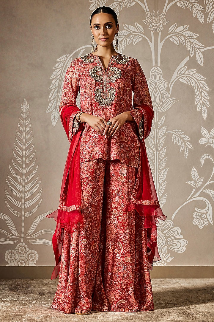 Red Georgette Printed & Embroidered Kurta Set by Ridhi Mehra at Pernia's Pop Up Shop