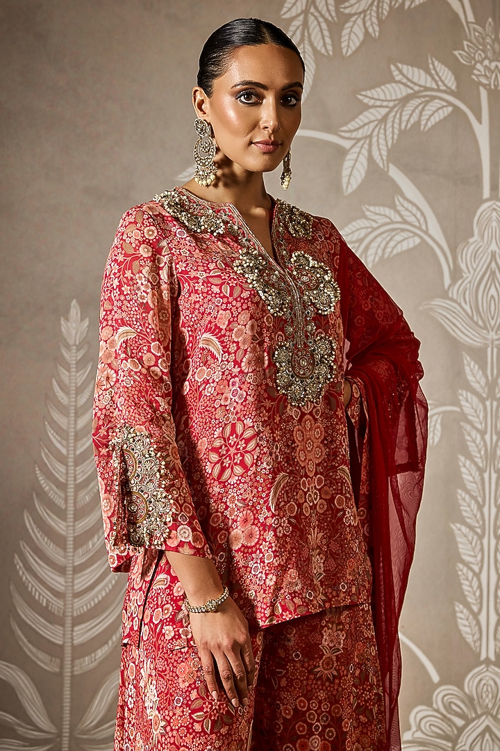 Red Georgette Printed & Embroidered Kurta Set by Ridhi Mehra at Pernia's Pop Up Shop