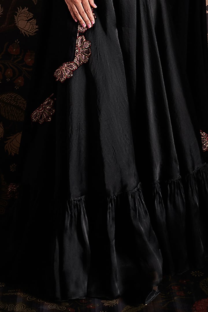 Black Georgette Cape Set by Ridhi Mehra at Pernia's Pop Up Shop