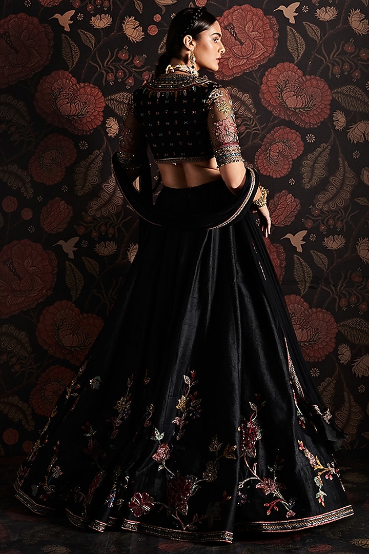 Black Embroidered Bridal Lehenga Set by Ridhi Mehra at Pernia's Pop Up Shop
