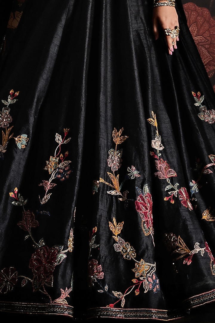 Black Embroidered Bridal Lehenga Set by Ridhi Mehra at Pernia's Pop Up Shop