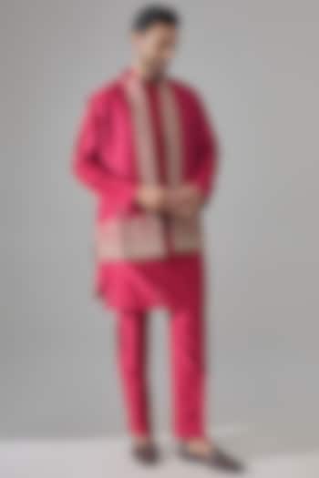 Red Chanderi Bundi Jacket Set by Ridhi Mehra Men at Pernia's Pop Up Shop