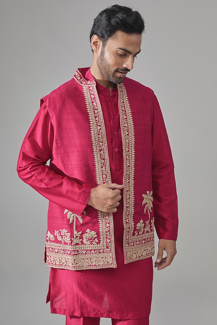 Red Chanderi Bundi Jacket Set by Ridhi Mehra Men at Pernia's Pop Up Shop