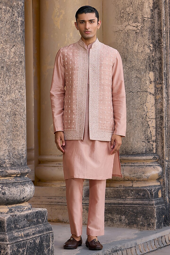 Dusky Pink Raw Silk Embroidered Bundi Jacket Set by Ridhi Mehra Men at Pernia's Pop Up Shop