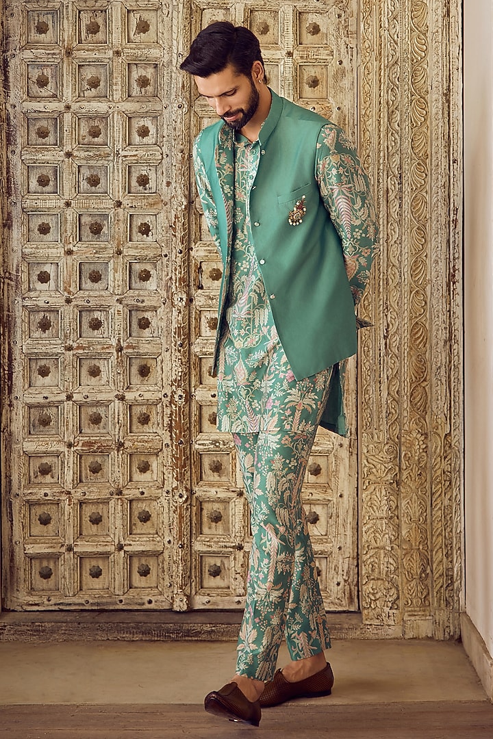 Green Chanderi Printed Bundi Jacket Set by Ridhi Mehra Men at Pernia's Pop Up Shop