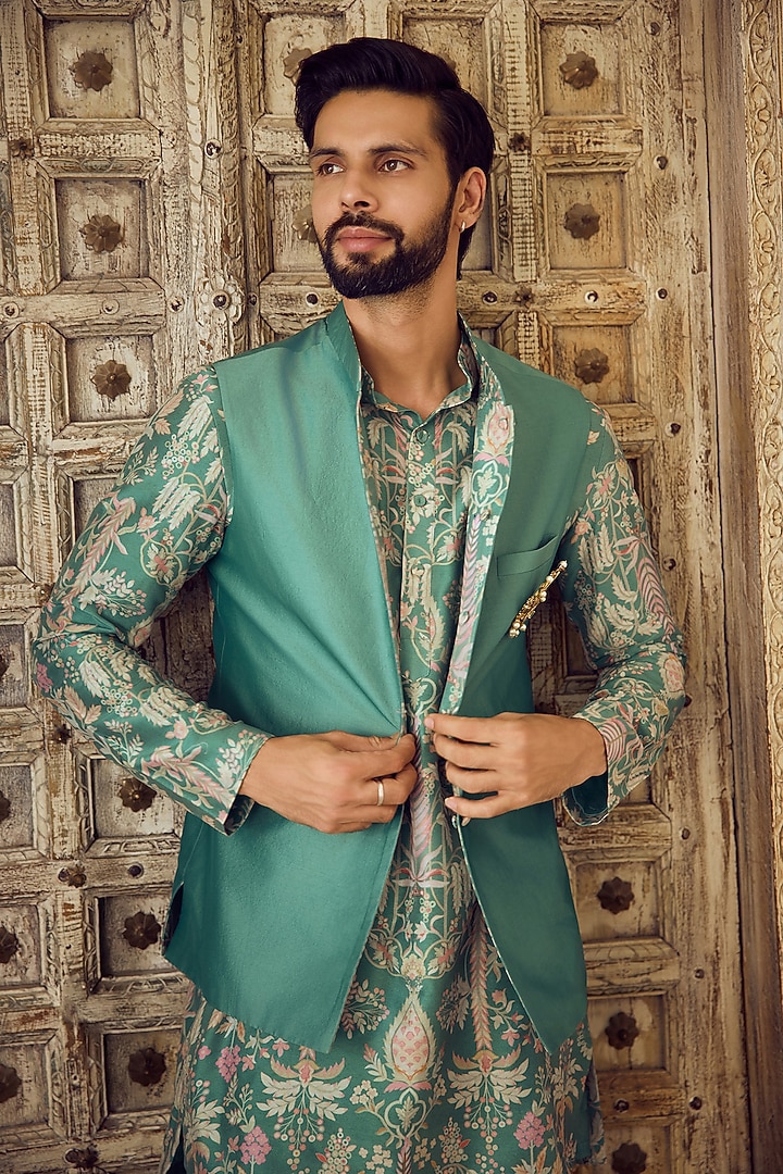 Green Chanderi Printed Bundi Jacket Set by Ridhi Mehra Men at Pernia's Pop Up Shop