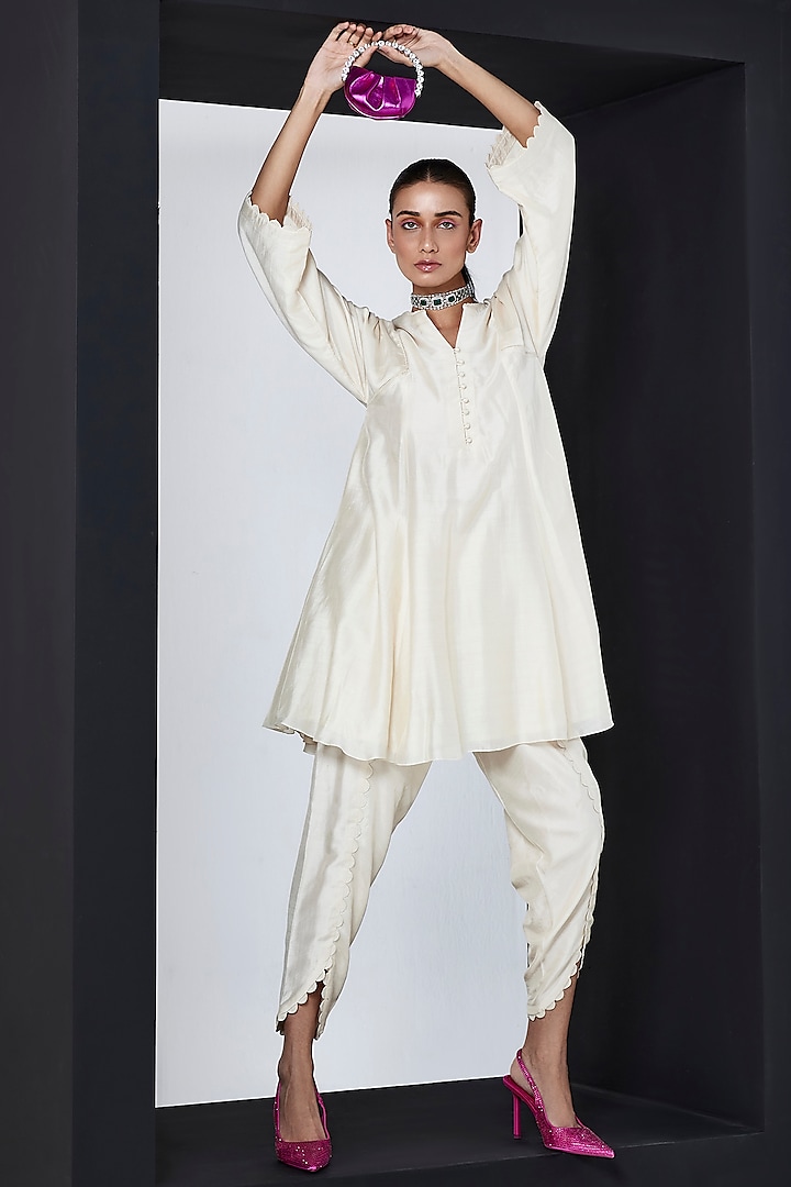 Ivory Silk Kurta Set by Ridhi Mehra Pret