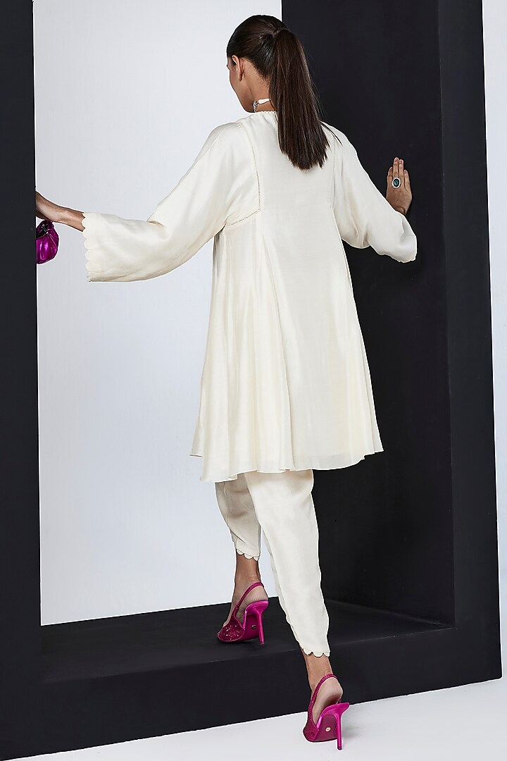 Ivory Silk Kurta Set by Ridhi Mehra Pret at Pernia's Pop Up Shop