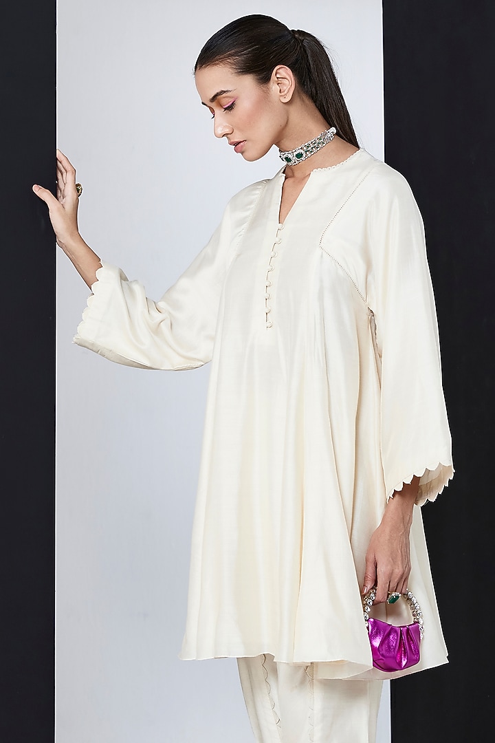 Ivory Silk Kurta Set by Ridhi Mehra Pret at Pernia's Pop Up Shop