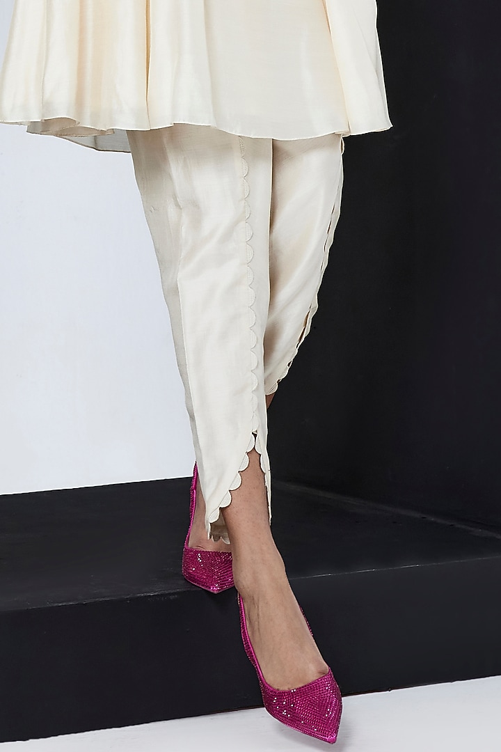 Ivory Silk Kurta Set by Ridhi Mehra Pret at Pernia's Pop Up Shop