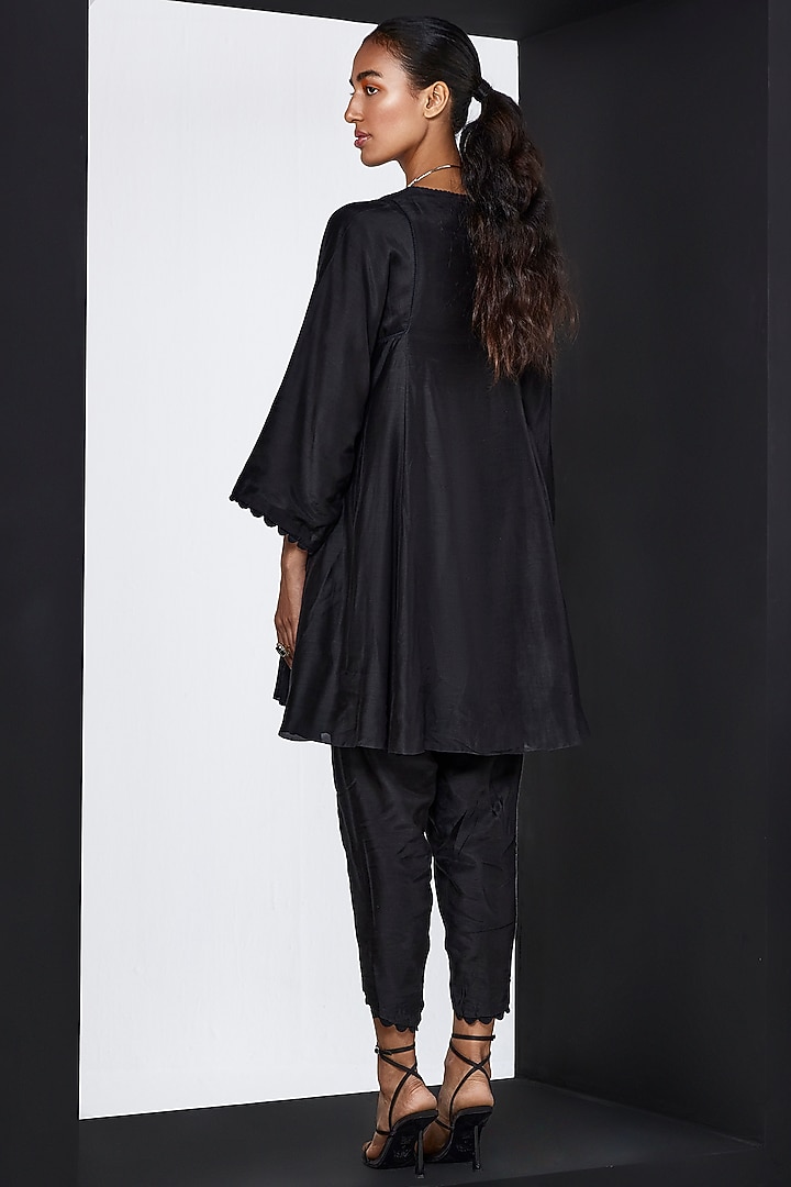 Black Silk Kurta Set by Ridhi Mehra Pret at Pernia's Pop Up Shop