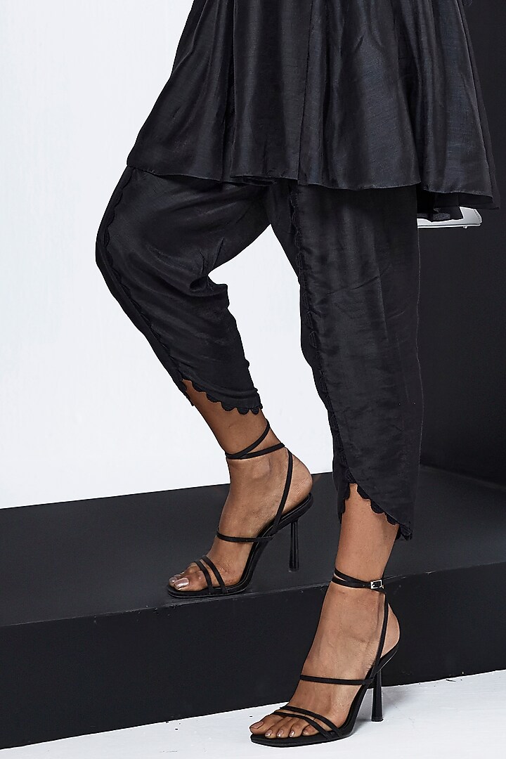 Black Silk Kurta Set by Ridhi Mehra Pret at Pernia's Pop Up Shop