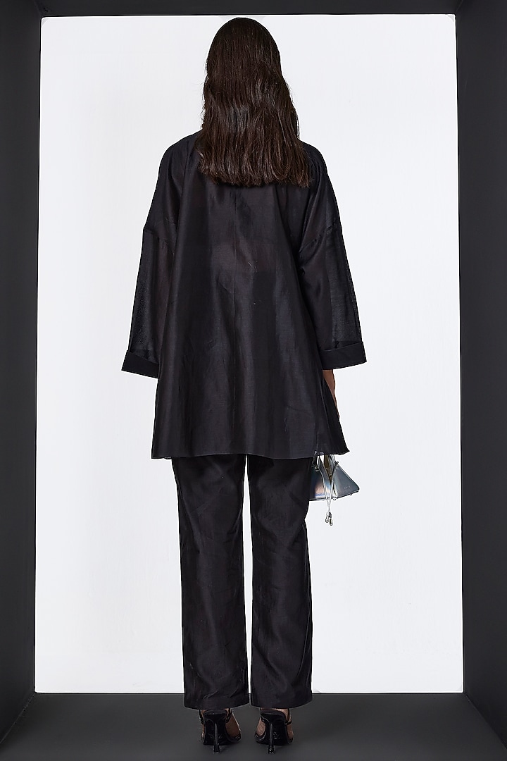 Black Chanderi Cape Set by Ridhi Mehra Pret at Pernia's Pop Up Shop