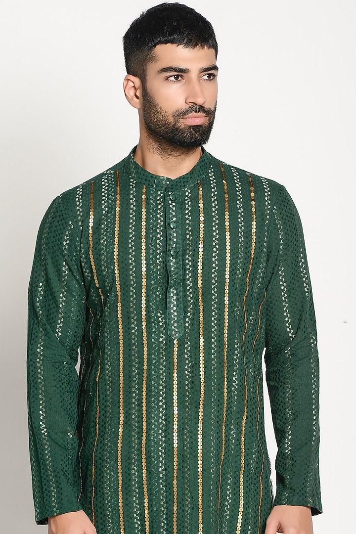 Bottle Green Embroidered Kurta by Rishi & Vibhuti Men at Pernia's Pop Up Shop