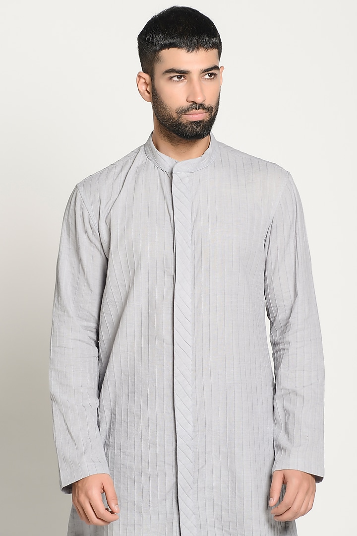Grey Linen Asymmetrical Kurta Set by Rishi & Vibhuti Men at Pernia's Pop Up Shop