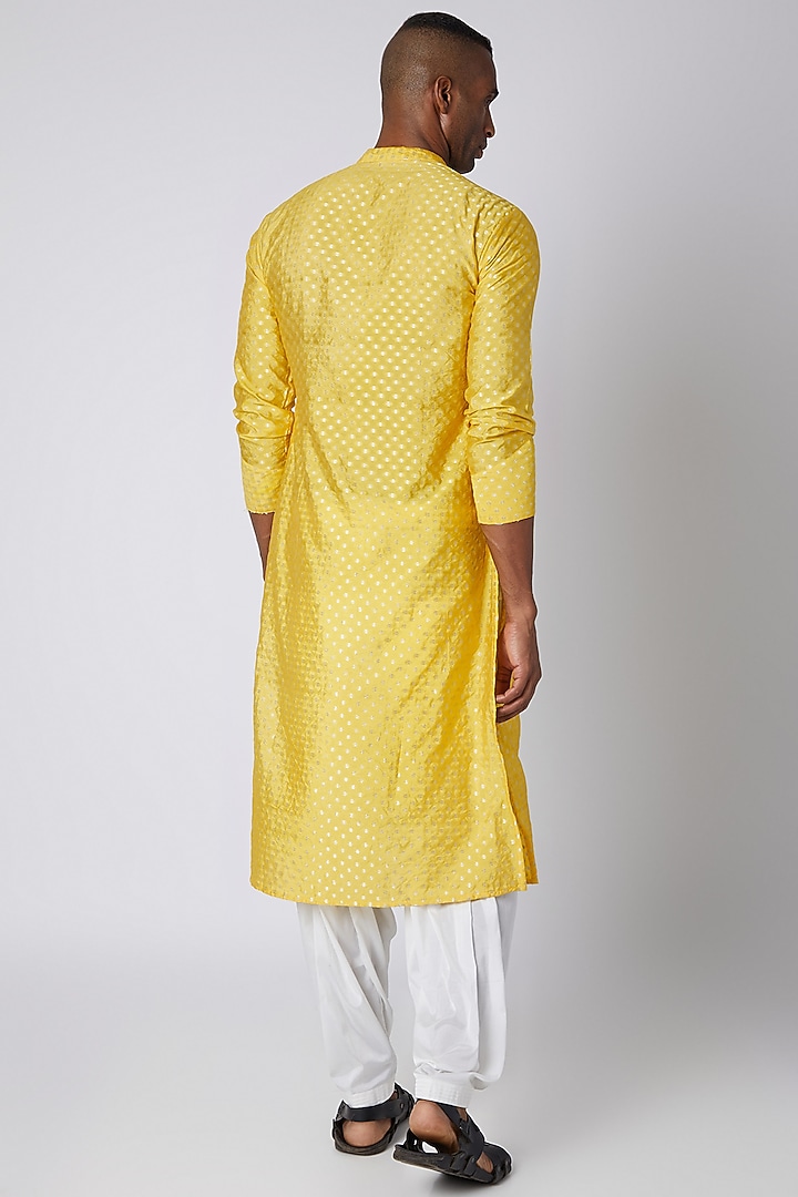 Yellow Chanderi Kurta With Buttons by Rishi & Vibhuti Men at Pernia's Pop Up Shop