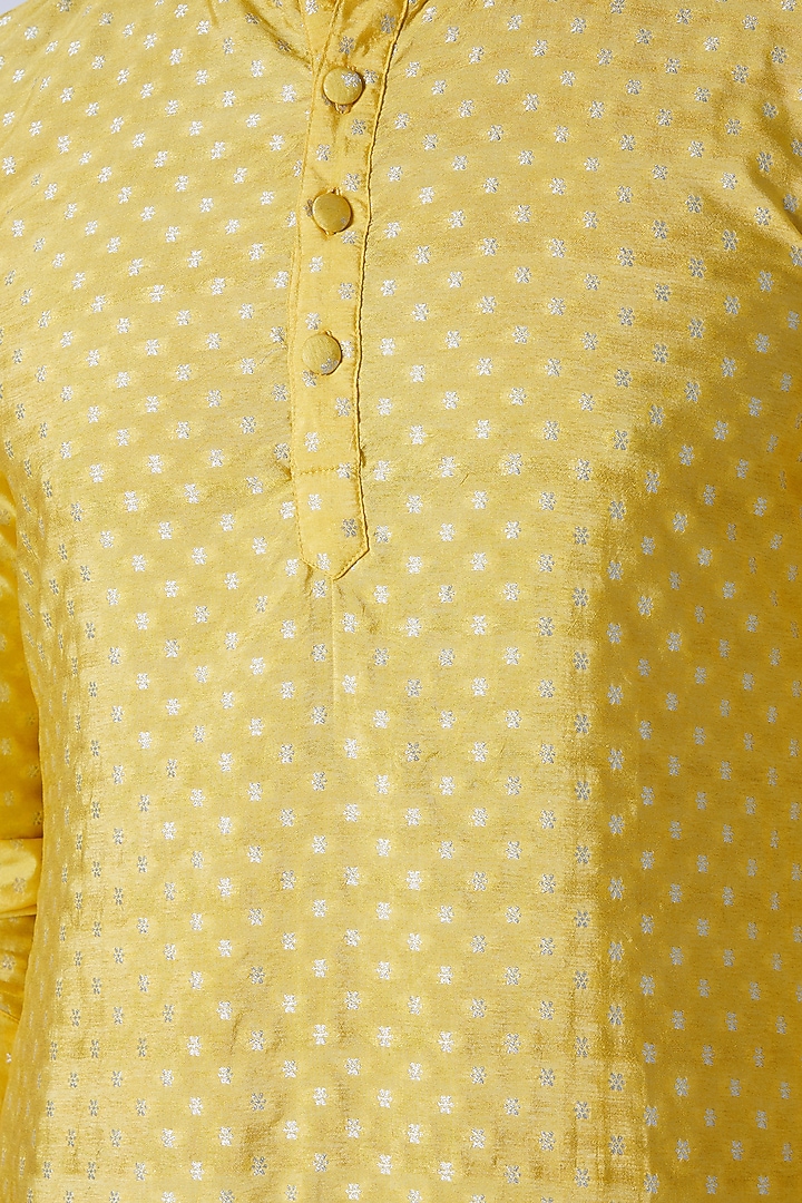 Yellow Chanderi Kurta With Buttons by Rishi & Vibhuti Men at Pernia's Pop Up Shop
