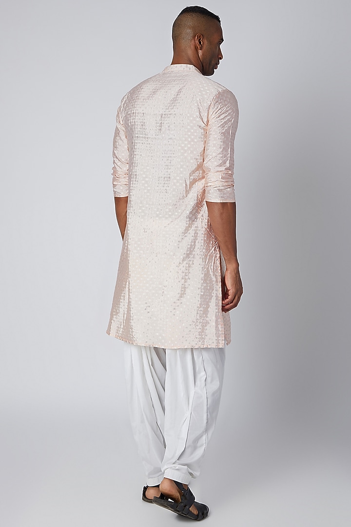 Peach Front Placket Kurta by Rishi & Vibhuti Men at Pernia's Pop Up Shop