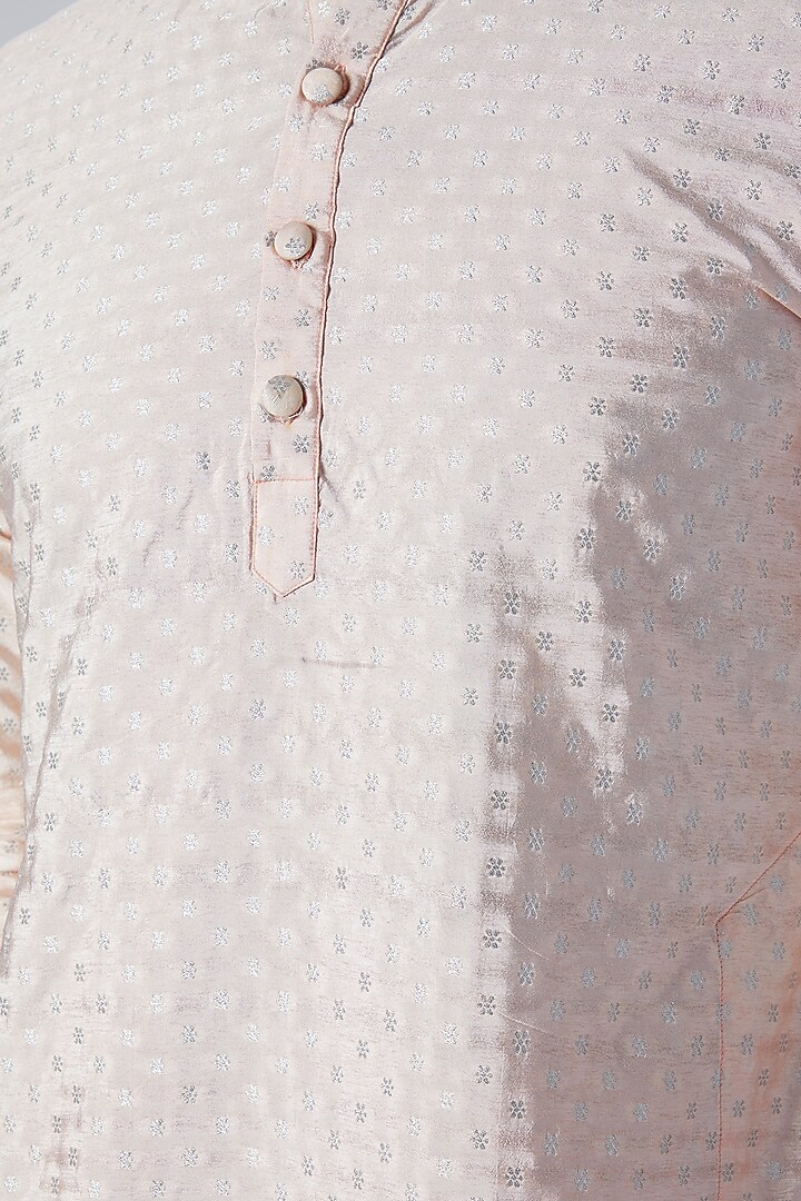 Peach Front Placket Kurta by Rishi & Vibhuti Men at Pernia's Pop Up Shop