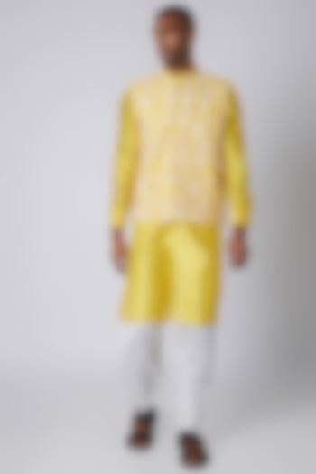 Yellow Kurta With Embroidered Bundi Jacket by Rishi & Vibhuti Men