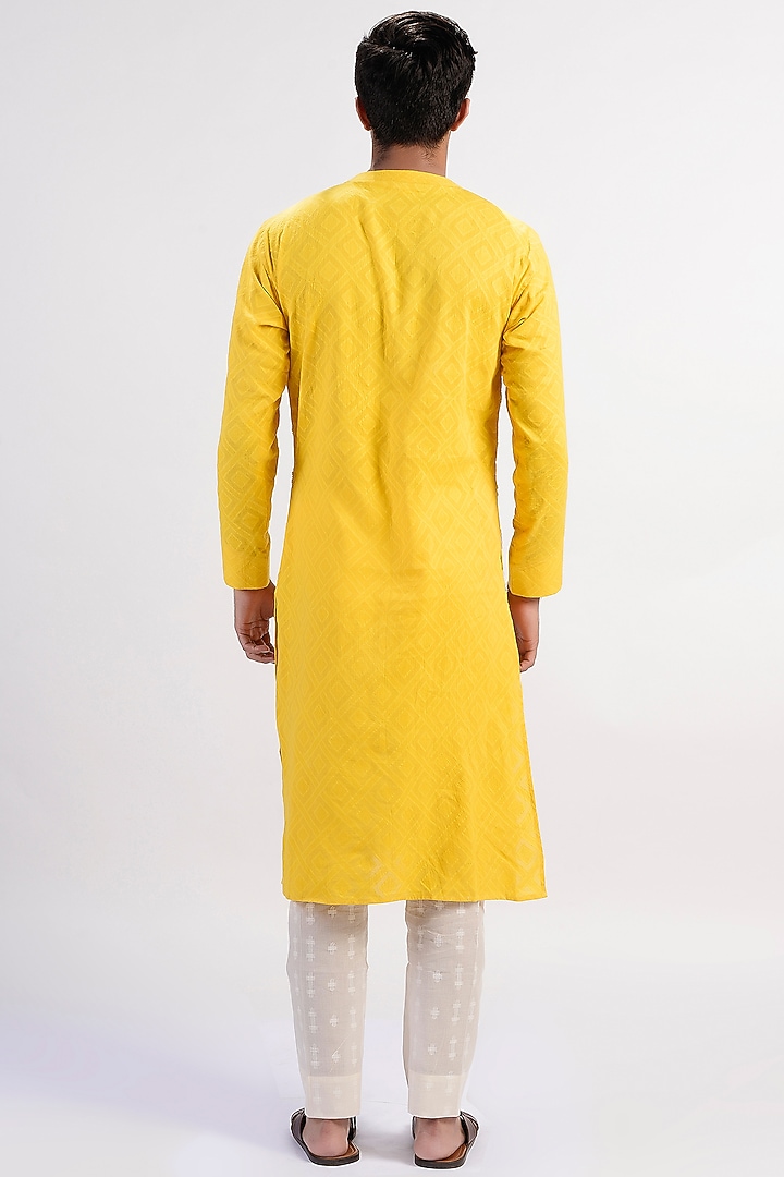 Yellow Pearl Embroidered Kurta by Rishi & Vibhuti Men at Pernia's Pop Up Shop