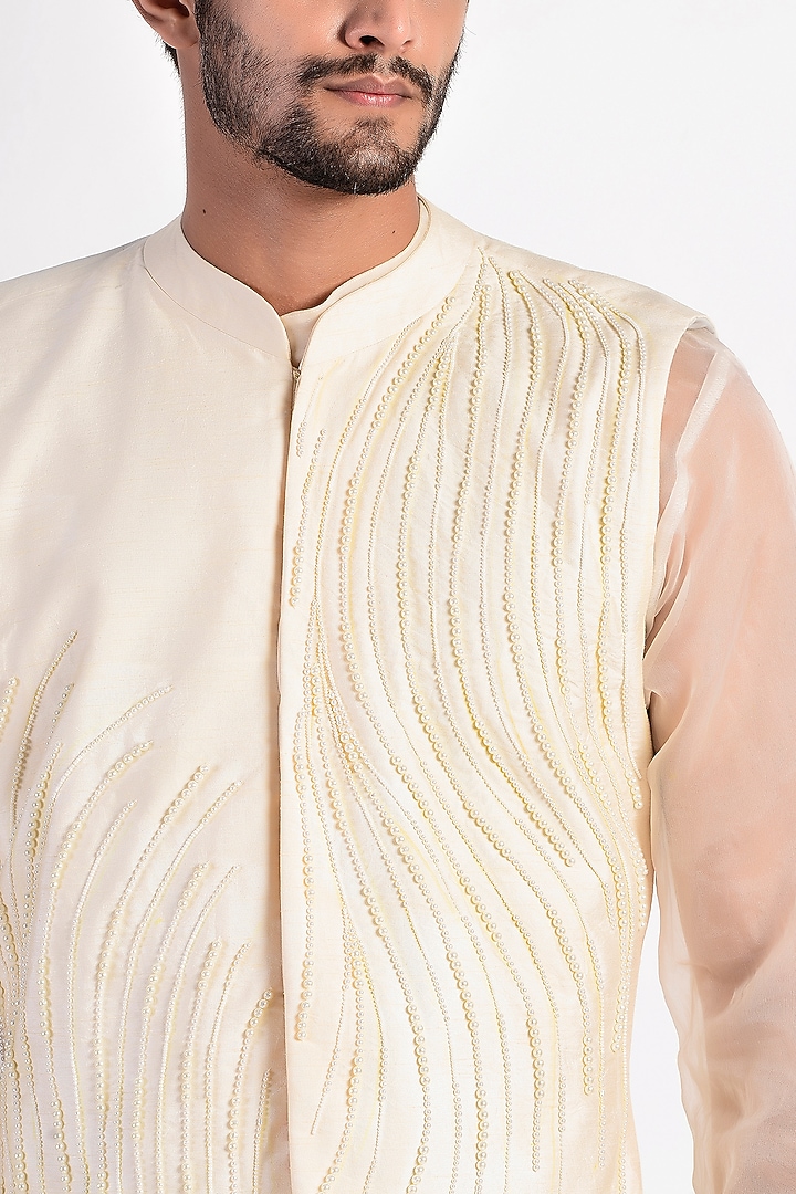 Ivory Embroidered Jacket Set by Rishi & Vibhuti Men at Pernia's Pop Up Shop