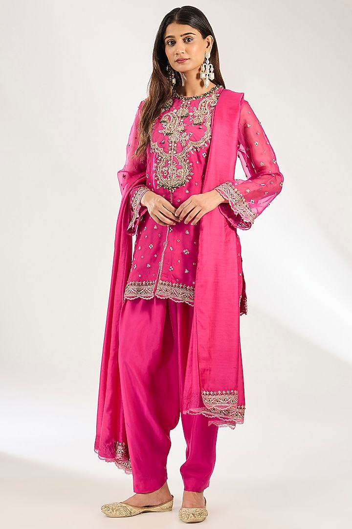 Royal Fuchsia Organza Embroidered Kurta Set by Ridhi Mehra at Pernia's Pop Up Shop