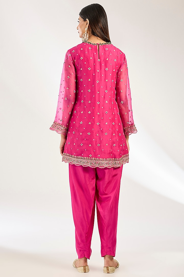 Royal Fuchsia Organza Embroidered Kurta Set by Ridhi Mehra at Pernia's Pop Up Shop