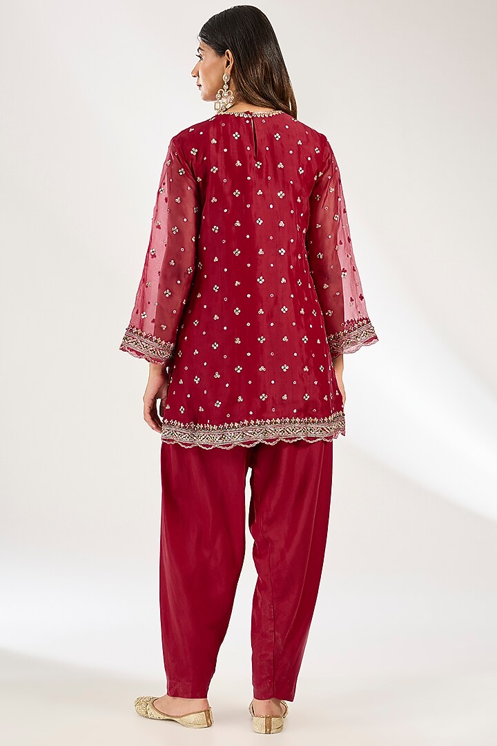 Red Organza Embroidered Kurta Set by Ridhi Mehra at Pernia's Pop Up Shop