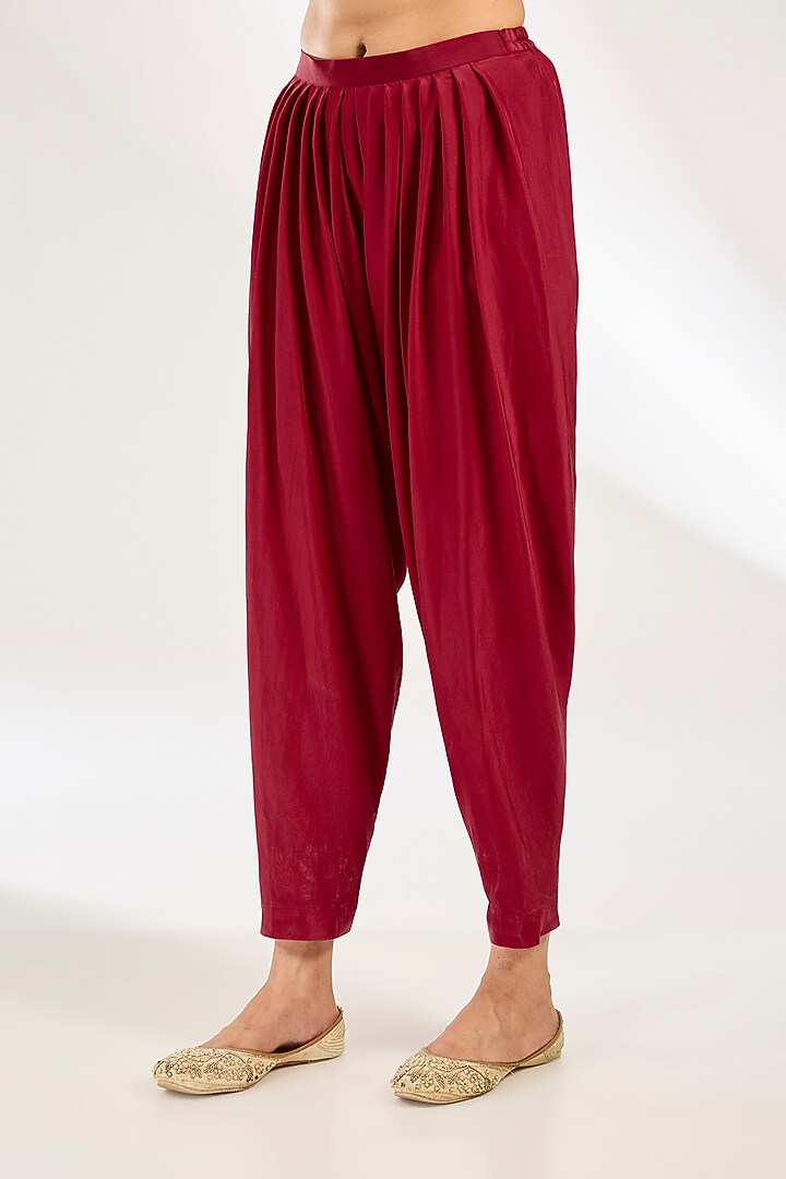 Red Organza Embroidered Kurta Set by Ridhi Mehra at Pernia's Pop Up Shop