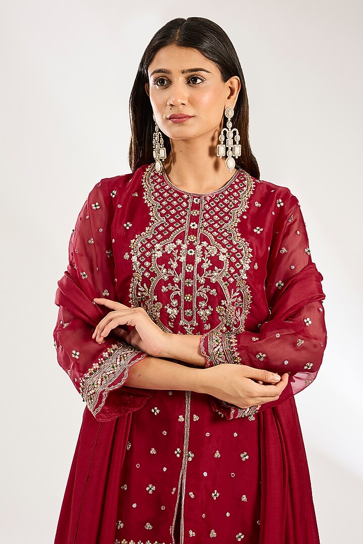 Red Organza Embroidered Kurta Set by Ridhi Mehra at Pernia's Pop Up Shop