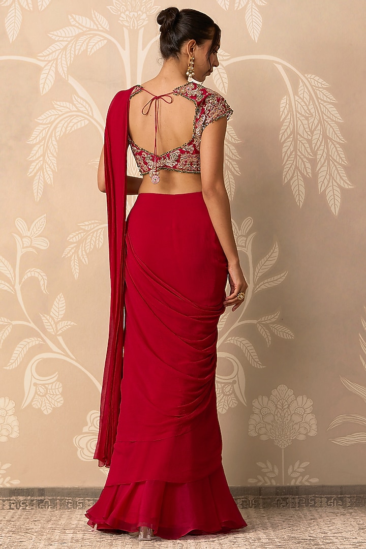 Red Organza & Chiffon Draped Reception Saree Set by Ridhi Mehra at Pernia's Pop Up Shop