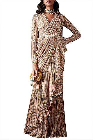 Beige Saree Set With Embellished Belt by Ridhi Mehra