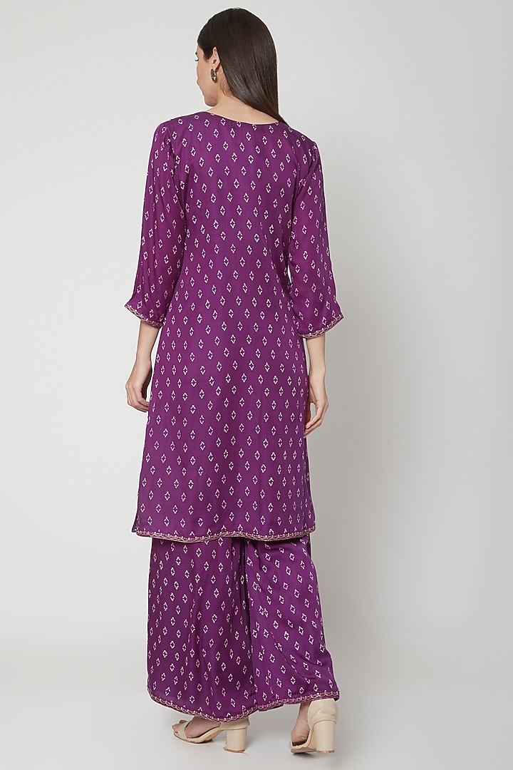 Violet Aari Embroidered Kurta Set by Ruchira Nangalia at Pernia's Pop Up Shop